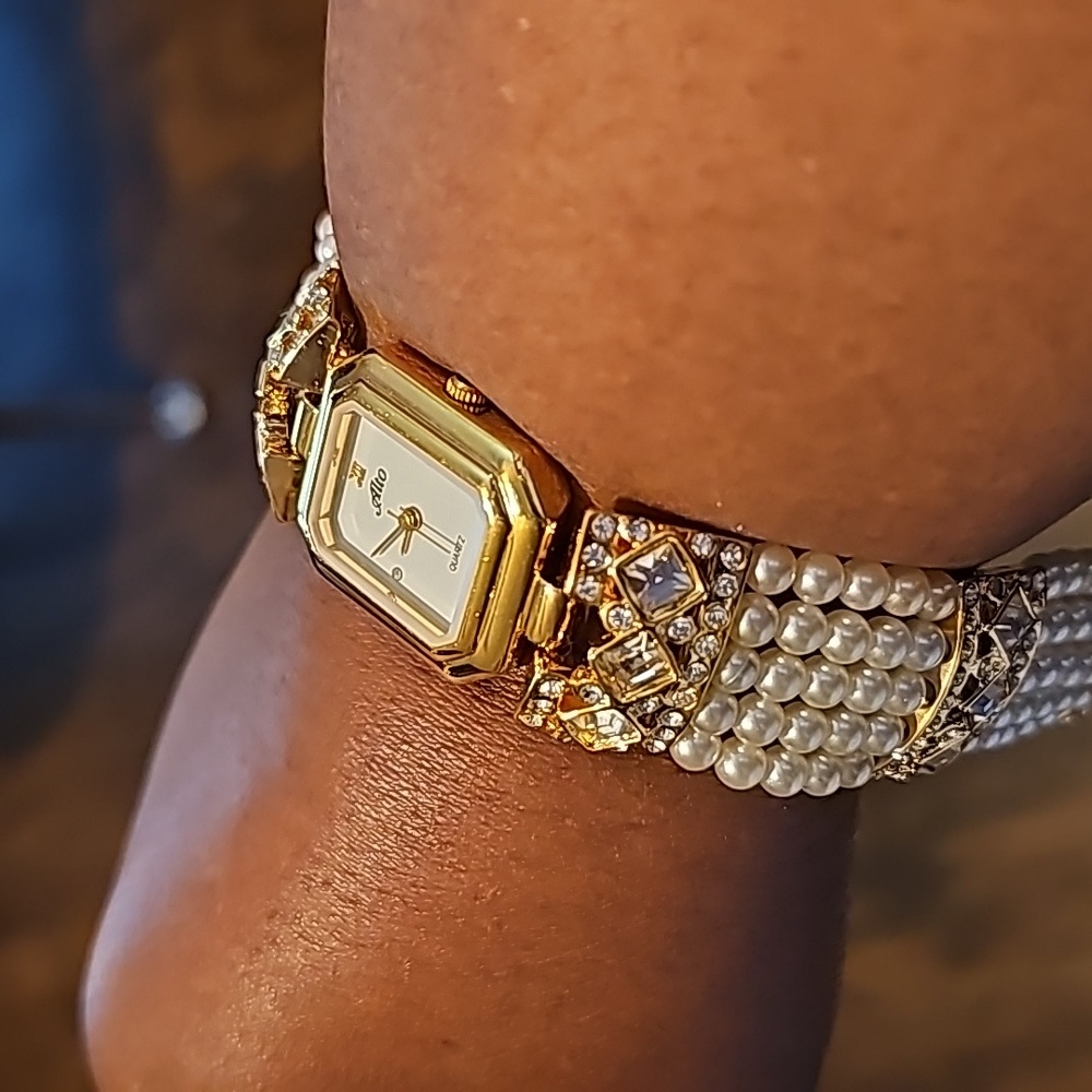 Very nice Alto ladies watch!